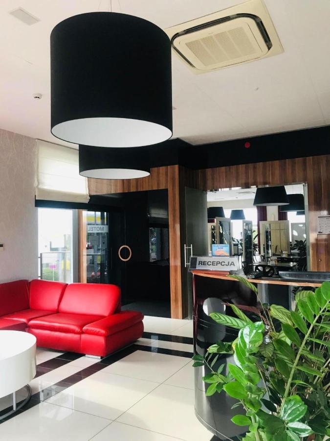 גריפיצה Restauracja 32 Motel מראה חיצוני תמונה